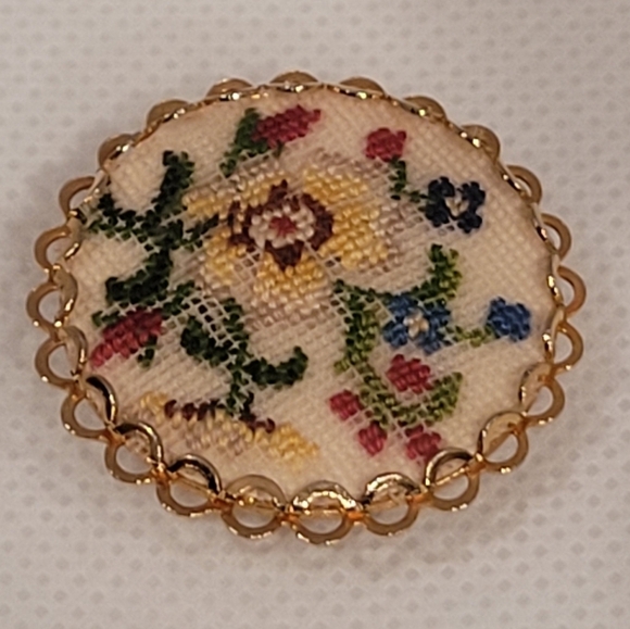 Handmade Jewelry - VINTAGE Handcrafted Dainty Petit Point Floral Brooch
